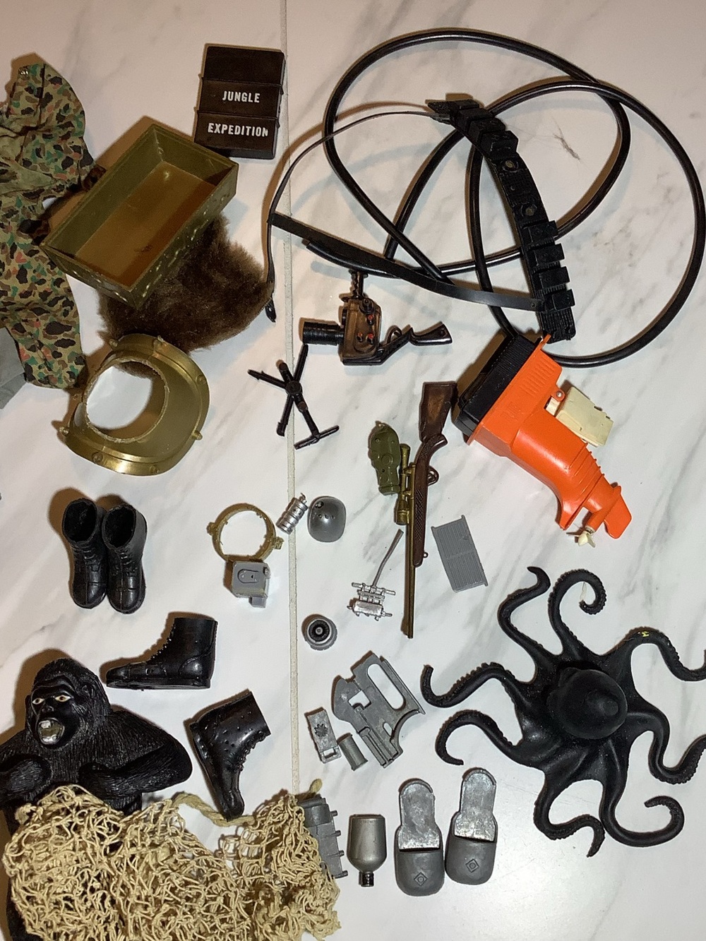 LARGE LOT 60’s~70’s GI Joe: Head Appendages Accessories JUNGLE~DIVING~CLOTHES - Picture 6 of 10